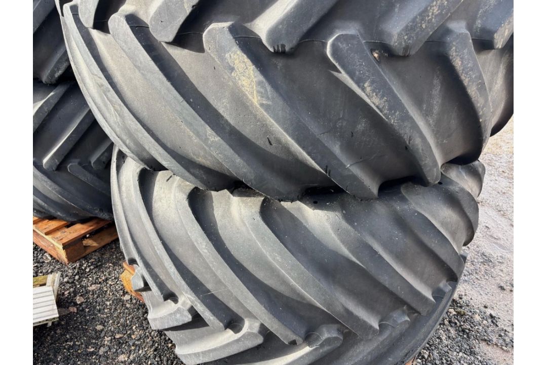 SET OF 4 JCB FASTRAC 5-STUD GOODYEAR TERRA WHEELS & TYRES - Image 4 of 7