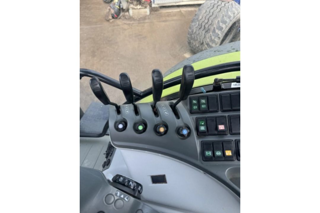 CLAAS ARION 640 - Image 10 of 12