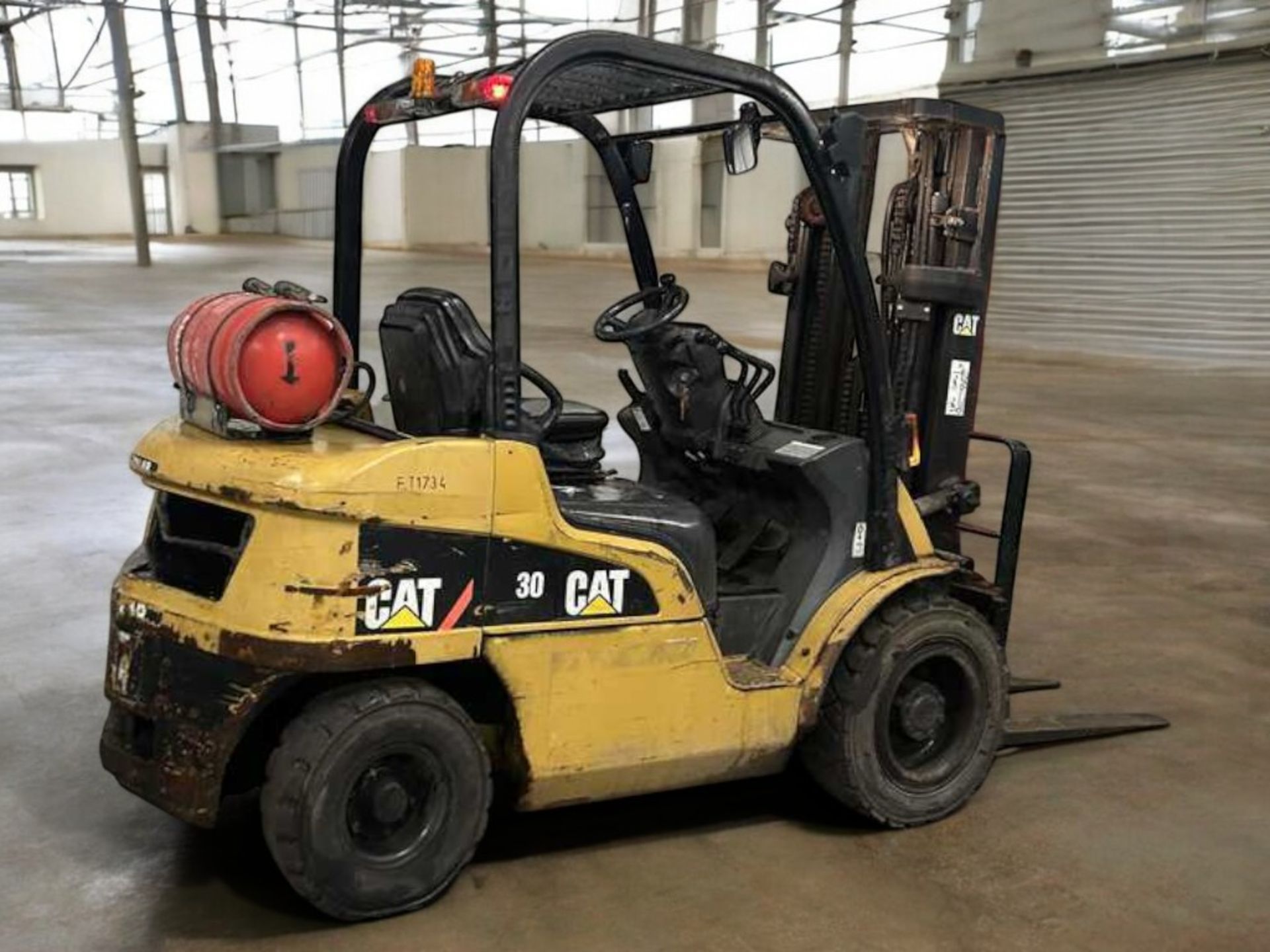 CAT LIFT TRUCKS GP30N LPG FORKLIFT - Image 6 of 6