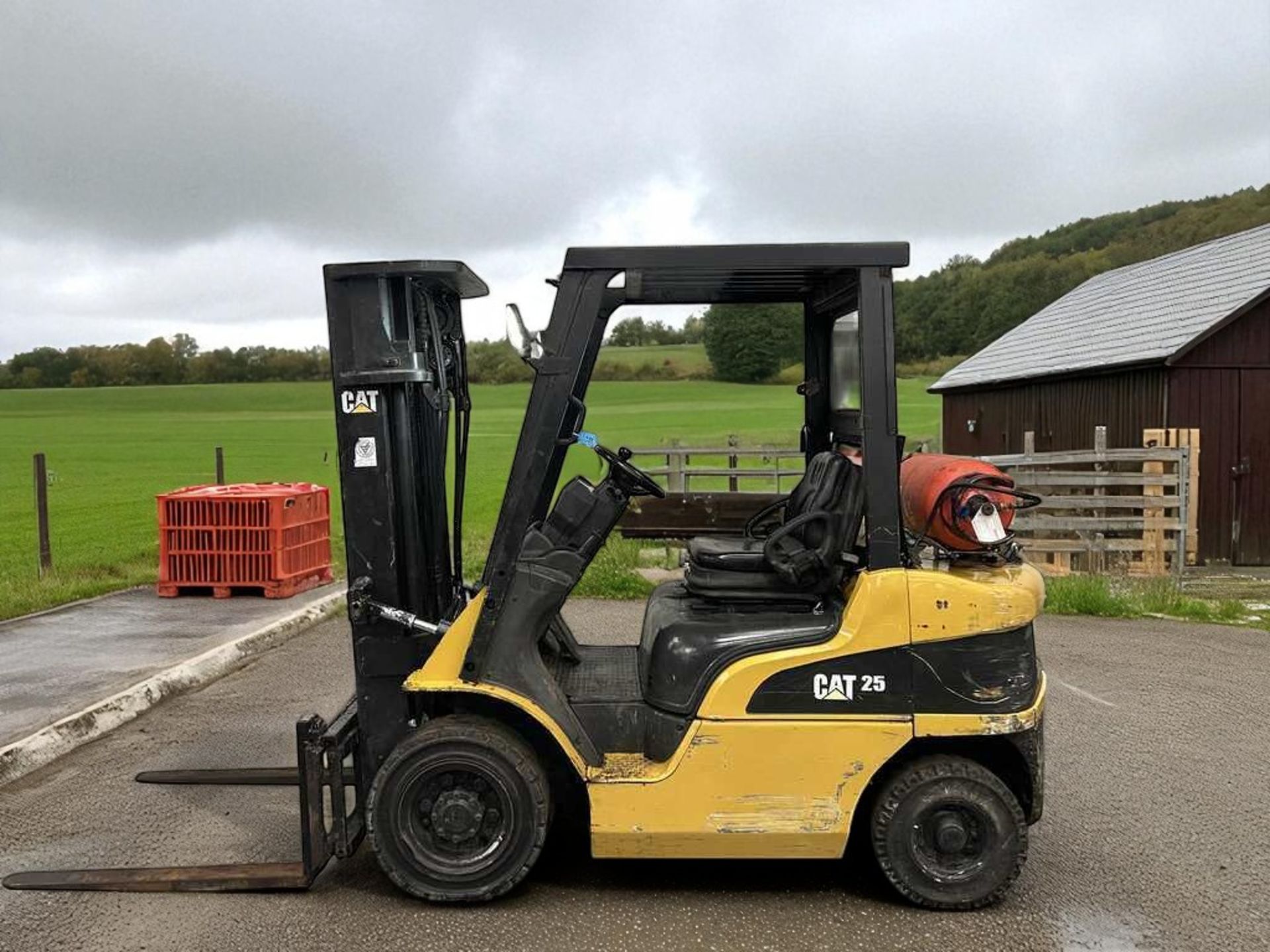 2013 CAT GP25NT LPG FORKLIFT – 2,500 KG CAPACITY - Image 2 of 6