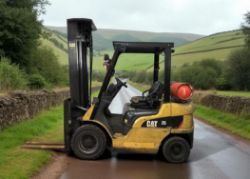 2019 CAT GP25NT LPG FORKLIFT – 2.5T CAPACITY, TRIPLEX MAST, 17,000 HRS