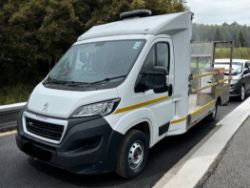 2021 (21 REG) PEUGEOT BOXER 335 2.2 HDI LOW FLOOR HIGHWAY MAINTENANCE DROPSIDE TRUCK