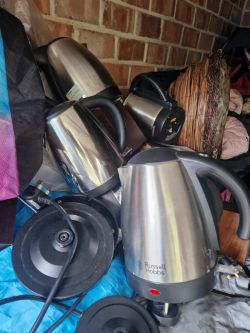 JOBLOT OF KETTLES RUSSEL HOBBS MURPHY RICHARDS HOTEL ROOM CUPS TRAYS ECT LAMPS WALL LIGHTS