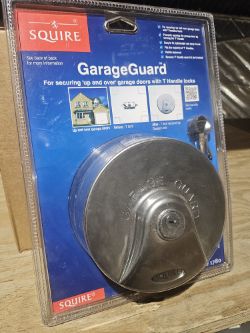 4 X GARAGE DOOR LOCKS PACK OF 4 SQUIRE WITH KEYS