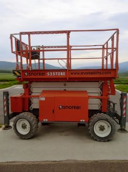 2018 SNORKEL S3370 SCISSOR LIFT