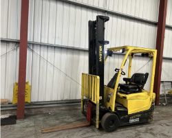 **(INCLUDES CHARGER)**2015 HYSTER A1.5XNT ELECTRIC 3-WHEEL FORKLIFT