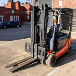TOYOTA ELECTRIC FORKLIFT – 2013