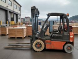 NISSAN UD02A20PQ LPG FORKLIFT
