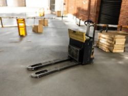 2012 CAT LIFT TRUCKS NPP20N2 ELECTRIC PALLET TRUCK**(INCLUDES CHARGER)**