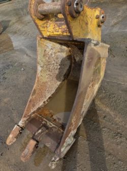 CAT DIGGING BUCKET – 21 INCH, 65MM PIN