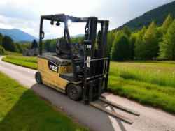 CAT EP18N ELECTRIC FORKLIFT – 2017**(INCLUDES CHARGER)**