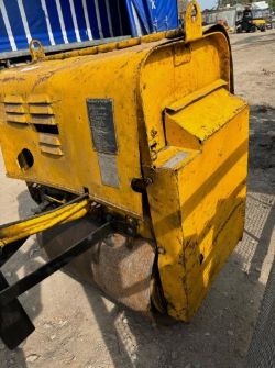 PEDESTRIAN TARMAC ROAD ROLLER – 1 CYLINDER DIESEL (HAND CRANK)