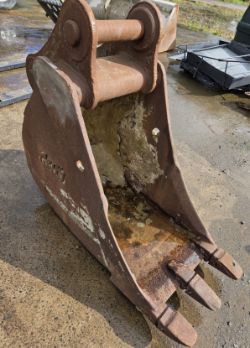 GEITH 2FT DIGGING BUCKET – 24 INCH (600MM), 80MM PIN
