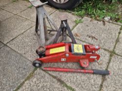 CAR JACK AND 2 AXEL STANDS