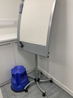 MOBILE MAGNETIC FLIPCHART STAND
