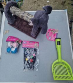 PET CARE CAT SCRATCHERS CAT BALLS LITTER SCOOPS PLAY MITS 30X ITEMS