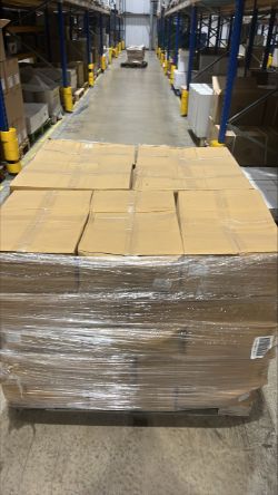 1X PALLET WITH SELF SEAL BAGS POLYTHENE 305 X 457MM RRP £3481