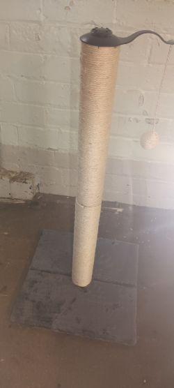 84CM TALL SCRATCHING POST FOR CATS