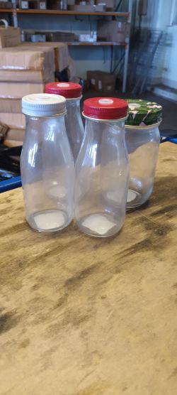 600 GLASS BOTTLES WITH STRAWS