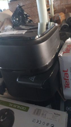 50 UNITS – AIR FRYERS, IRONS, KETTLES, BLENDERS – TEFAL, BREVILLE, PHILIPS, LOGIK, KENWOOD– RETURNS!
