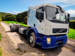 2014 VOLVO 18-TON CHASSIS CAB TRUCK