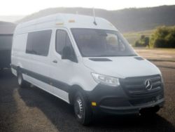 **(ONLY 111K MILEAGE)** 2019 MERCEDES-BENZ SPRINTER 516CDI CREW VAN