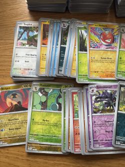 BUNDLE OF X100 REVERSE HOLO ENGLISH POKEMON CARDS