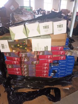 NEW OVER 150 X CHRISTMAS LIGHTS AND & TREES PALLET PREMIER