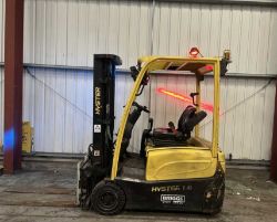 **(INCLUDES CHARGER)** YALE J1.6XNT ELECTRIC FORKLIFT 2018 – 1600KG / 3000 HRS