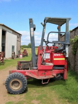 MOFFETT MOUNTY M2003 TRUCK-MOUNTED FORKLIFT