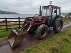 CASE INTERNATIONAL 885 TRACTOR