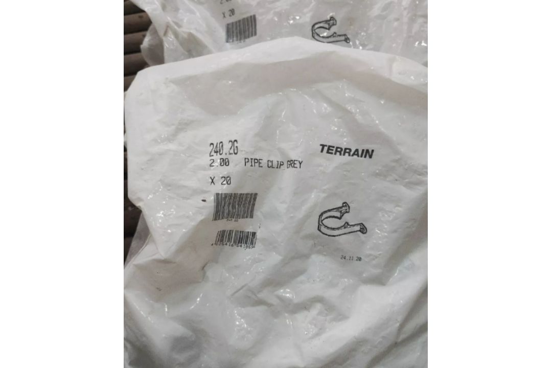 JOBLOT OF 290 CLIPS -TERRAIN 2.00" PIPE CLIPS GREY 56MM 240.2G - Image 2 of 2