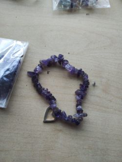 AMETHYST AND FLUORITE CRYSTAL CHIP HOLLOW HEART GOLD+SILVER BRACELET JOB LOT OF 12- BRAND NEW