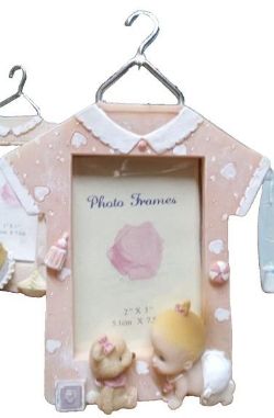 30X GARMENT-SHAPED PICTURE FRAMES ON HANGERS – CUTE NOVELTY HANGING PHOTO HOLDERS – BULK LOT
