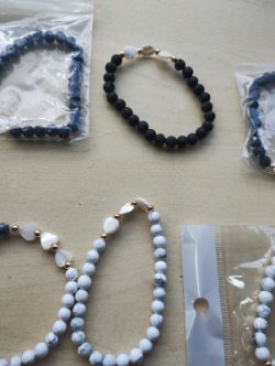 LAVA,RQ, LAPIS AND HOWLITE CRYSTAL BEADED HEART SHELL BRACELET JOBLOT OF 16- BRAND NEW