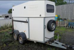WESTFALIA HORSEBOX HORSEBOX TRAILER TWIN AXEL WITH MANUALS