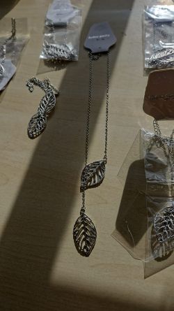 SS LARGE TWIN LEAF NECKLACE JOBLOT OF 9 - BRAND NEW
