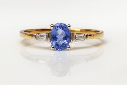 9CT YELLOW GOLD DIAMOND & TANZANITE DRESS RING + GIFT BOX + VALUATION CERTIFICATE OF £1695