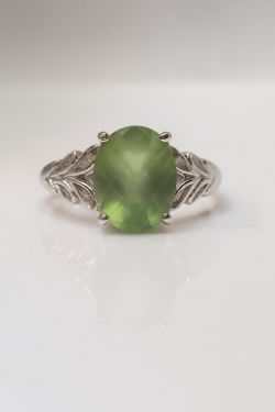 PRELOVED OVAL PREHNITE 9CT WHITE GOLD DRESS RING. SIZE N
