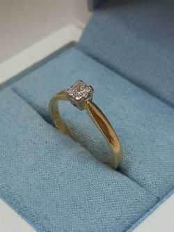 PRELOVED 0.25CT PRINCESS CUT DIAMOND ENGAGEMENT RING 18CT YELLOW GOLD. SIZE M 1/2