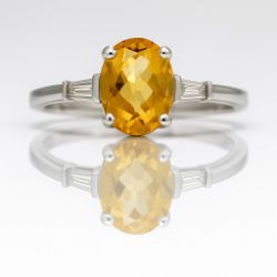 OVAL CITRINE AND DIAMOND RING IN WHITE GOLD IN GIFT BOX WITH VALUATION CERTIFICATE £1,995