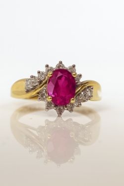 OVAL RUBY & DIAMOND RING 18CT YELLOW GOLD SIZE J1/2 INSURANCE VALUE CERTIFICATED £1490