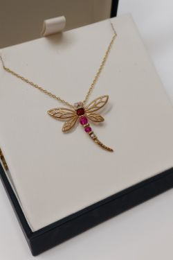 9CT YELLOW GOLD DIAMOND & SEMI PRECIOUS DRAGONFLY PENDANT & 18