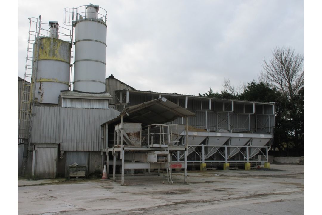 Concrete steel framed batching plant. All-inclusive Lot: Bid for lots 20 to 20D as a whole. - Image 1 of 26