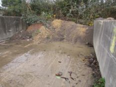 Approx 3 ton of assorted sand