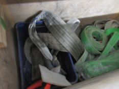 Quantity of assorted lifting straps, 4 ton, 2 ton to include storage box NB: This item has no record