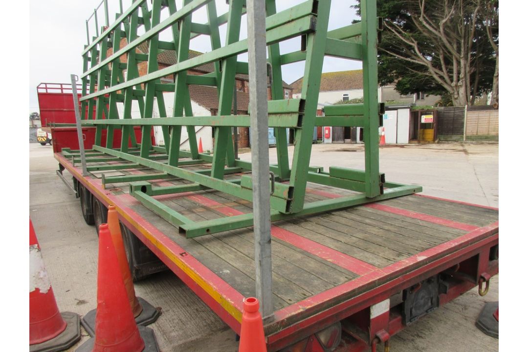 Montracon tri-axle step frame trailer ID No. SMRF3ASXXAJ117186, ID Mark C417691 (2016) gross - Image 4 of 9