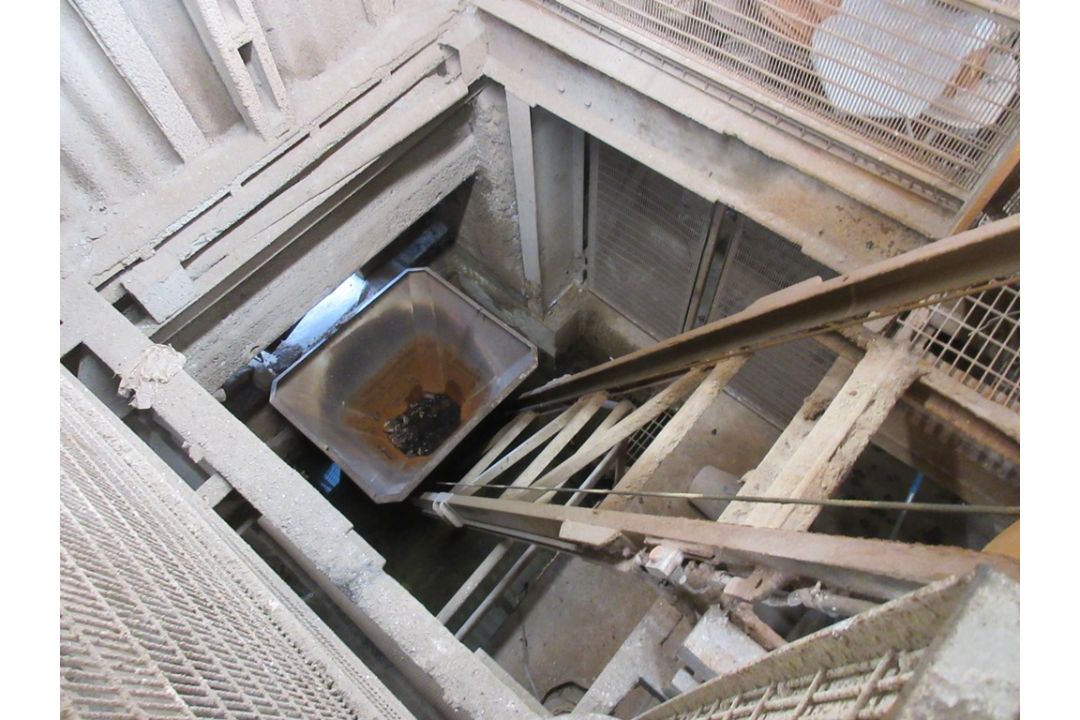 Concrete steel framed batching plant. All-inclusive Lot: Bid for lots 20 to 20D as a whole. - Image 16 of 26