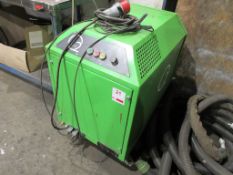Clear 02 W 200 vacuum, serial no. 0820225712 (2022) Financed Lot: Acceptance of the final highest