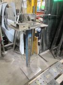 Un-named pedestal mounted metal bender